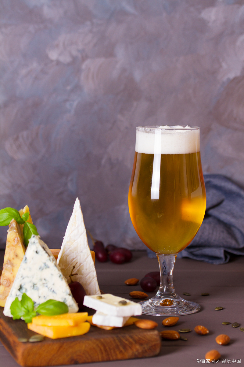 什么啤酒是纯粮食酿造的? 以下是一些常见的纯粮食酿造的啤酒: